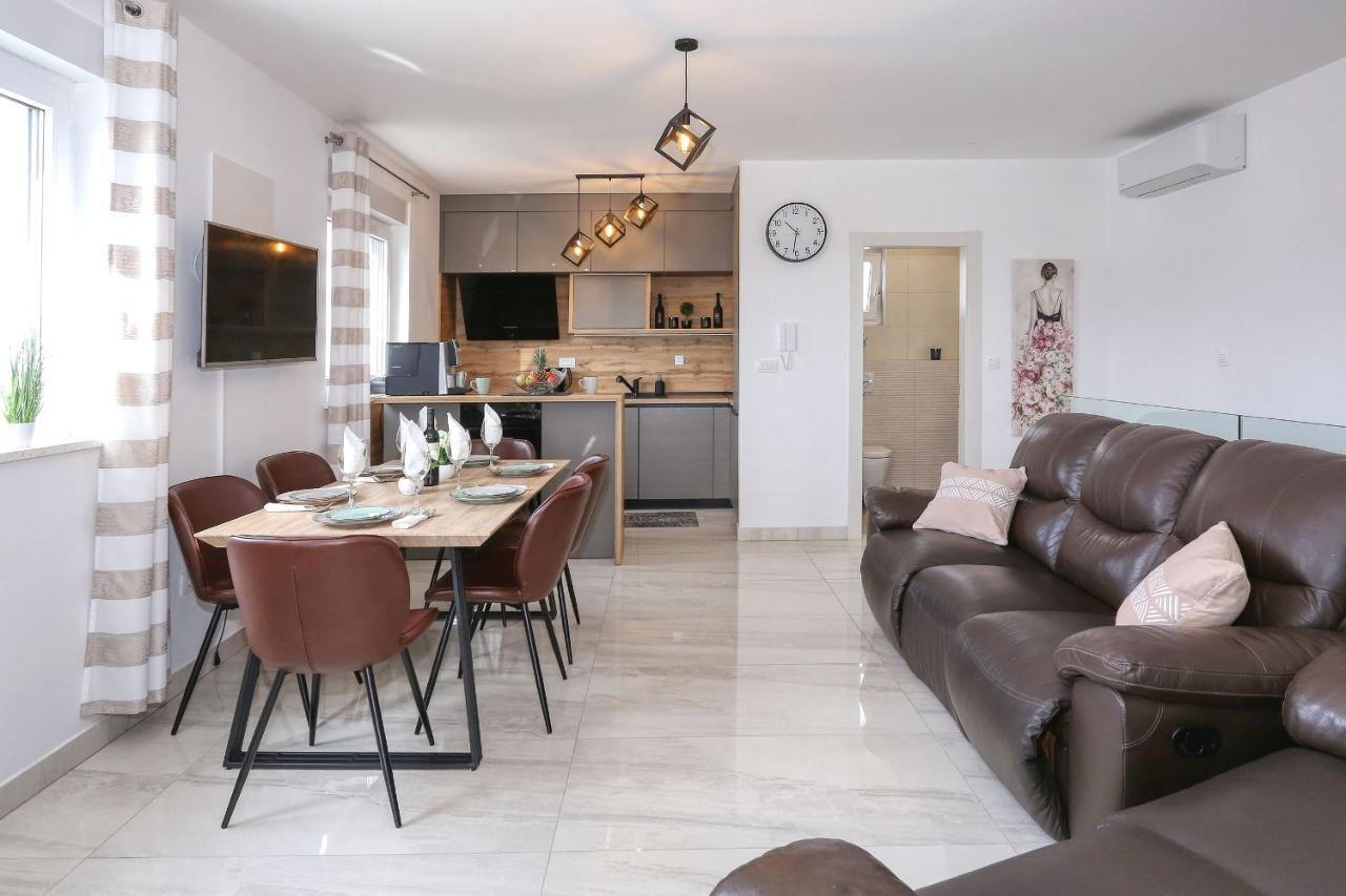 Luxury Apartment Isabell Zaton  Eksteriør bilde