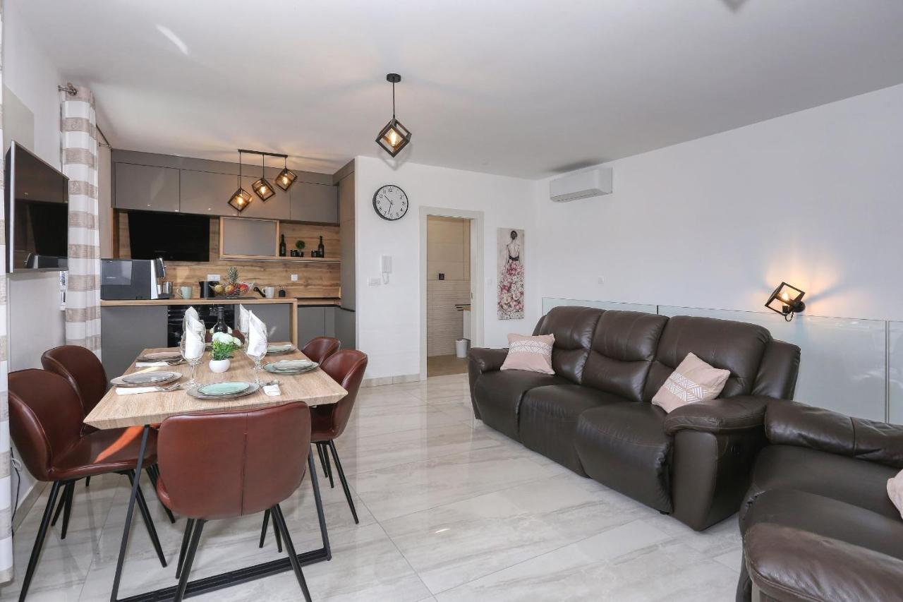Luxury Apartment Isabell Zaton  Eksteriør bilde